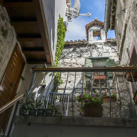 萨乌扎尼公寓酒店