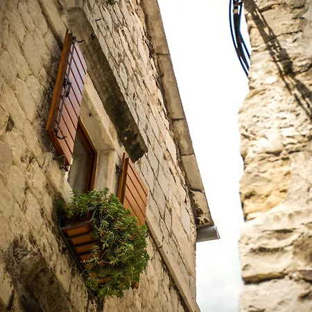 萨乌扎尼公寓酒店 斯普利特