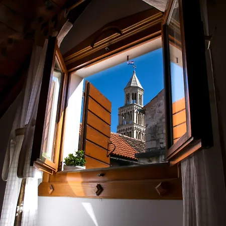 萨乌扎尼公寓酒店 *