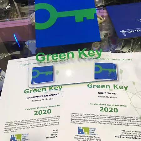 萨乌扎尼公寓酒店 *