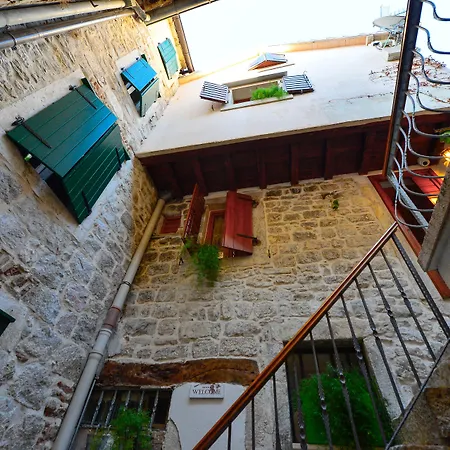 萨乌扎尼公寓酒店