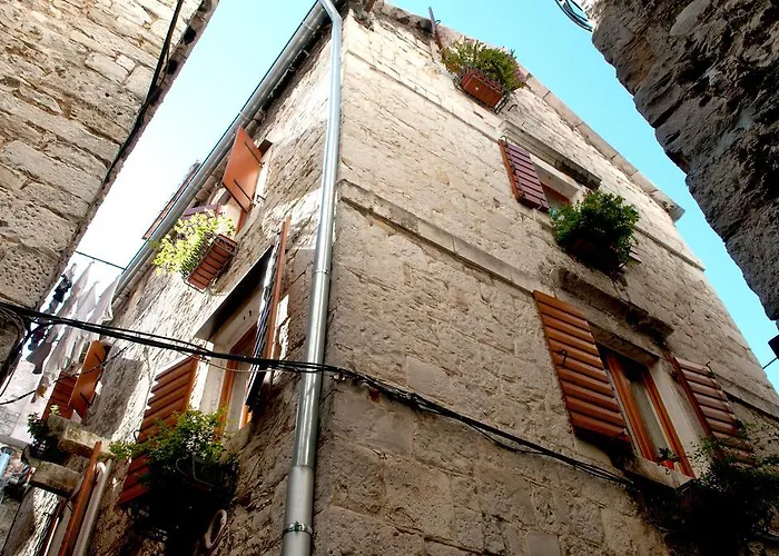 아파트먼트 살베자니 *