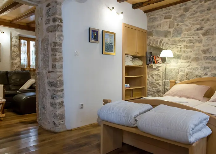 아파트먼트 살베자니 *