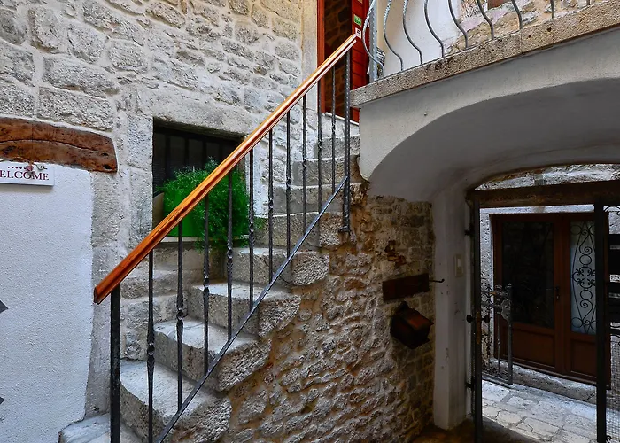 아파트먼트 살베자니 *